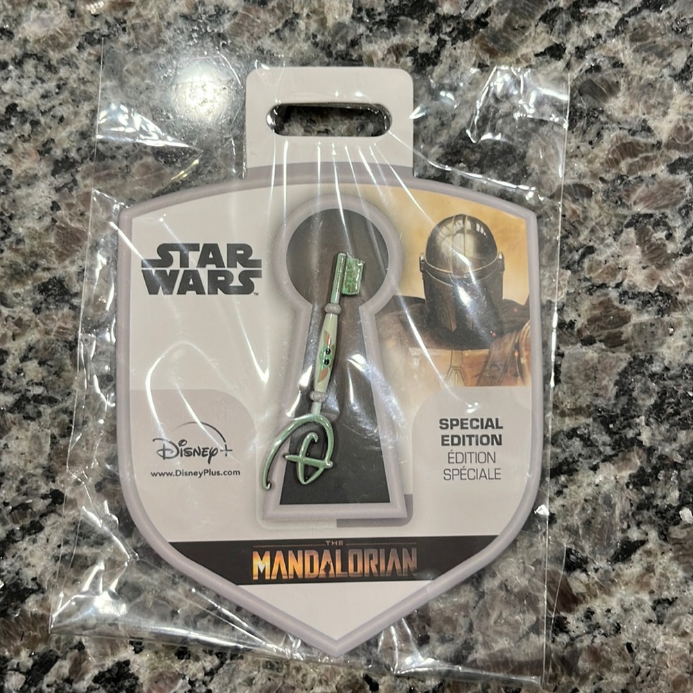 New Star Wars special edition the mandalorian pin